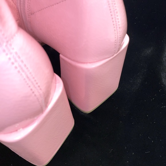 Retro Shiny Pink V-Patent Square Toe Go-Go Boots w/geo heels - NWT - Picture 7 of 13